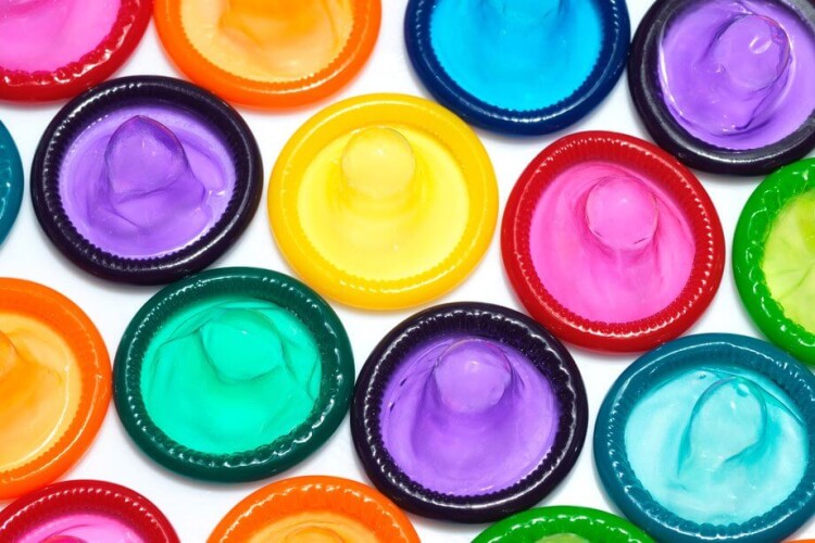 T_1117_condoms-teen-boys_162668088_2e16d0ba_fill-920x613.jpg